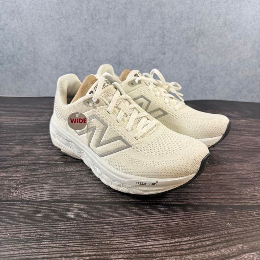 New Balance women's 860v14 white running shoes, Size US 7